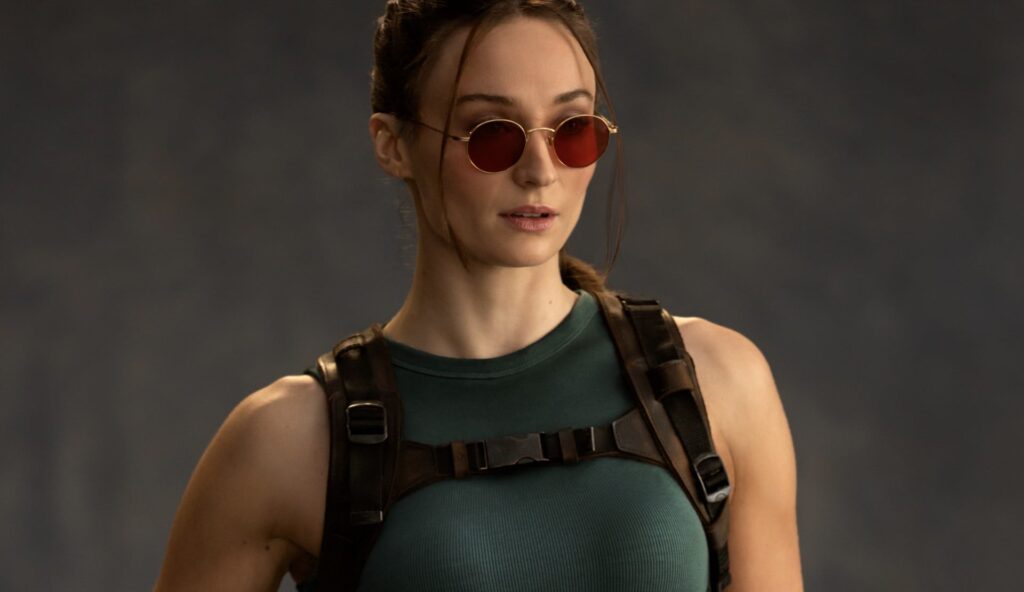 Sophie Turner duket e pabesueshme si Lara Croft në serinë Tomb Raider të Amazon