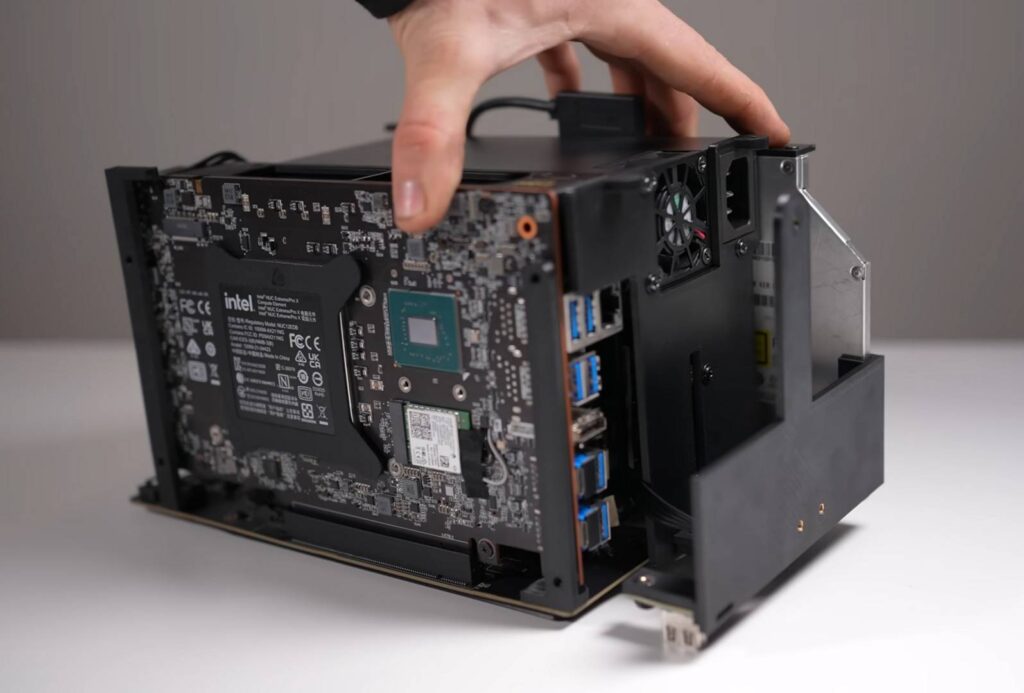 This modder turned an Xbox Series X into an RTX 5060 gaming PC, complete with a working disc drive